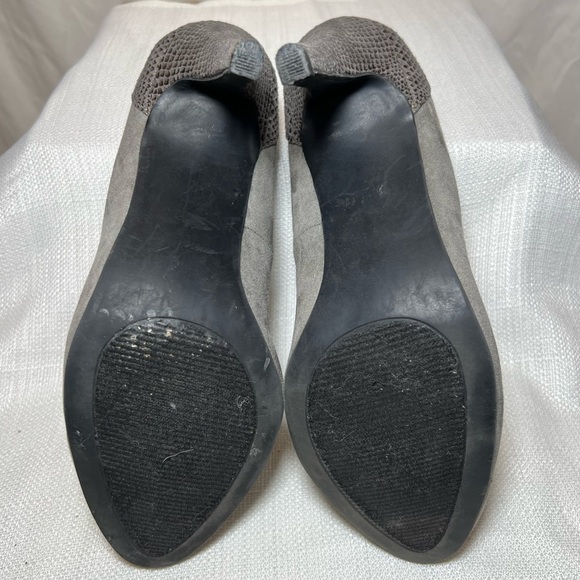 Versona Gray/Snakeskin Heels - Stiletto - Size 8 - Picture 5 of 6